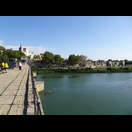 Rechts die Stadtmauer